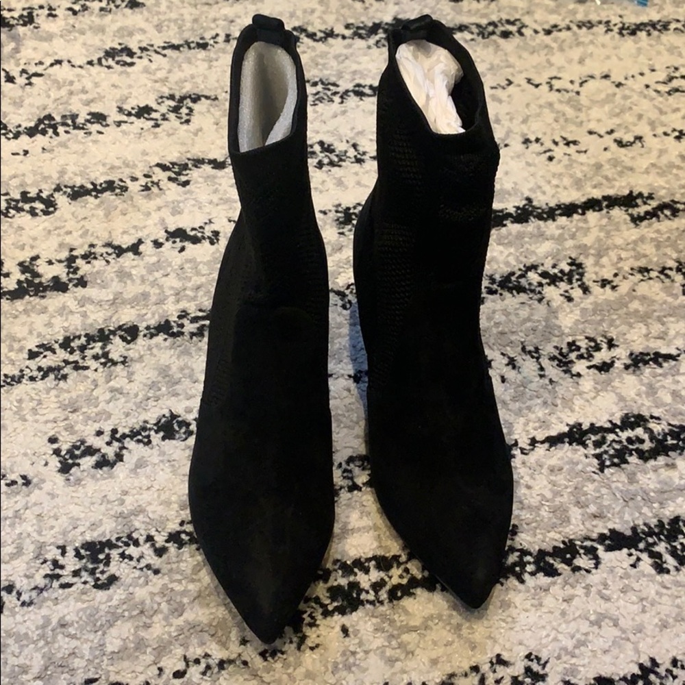 chic black boots